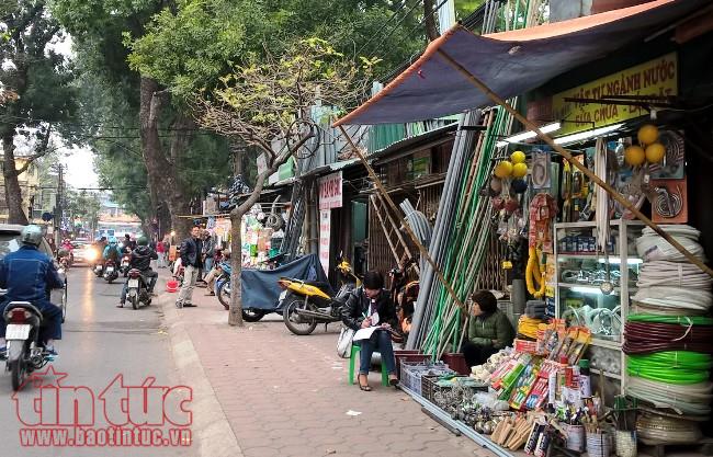 Hà Nội trước ngày ra quân chấn chỉnh vỉa hè: Nơi thông thoáng, nơi tràn xe ảnh 2